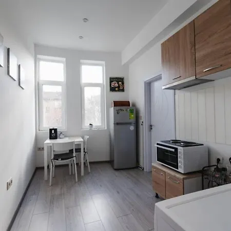 Cozy In Central Apartment *